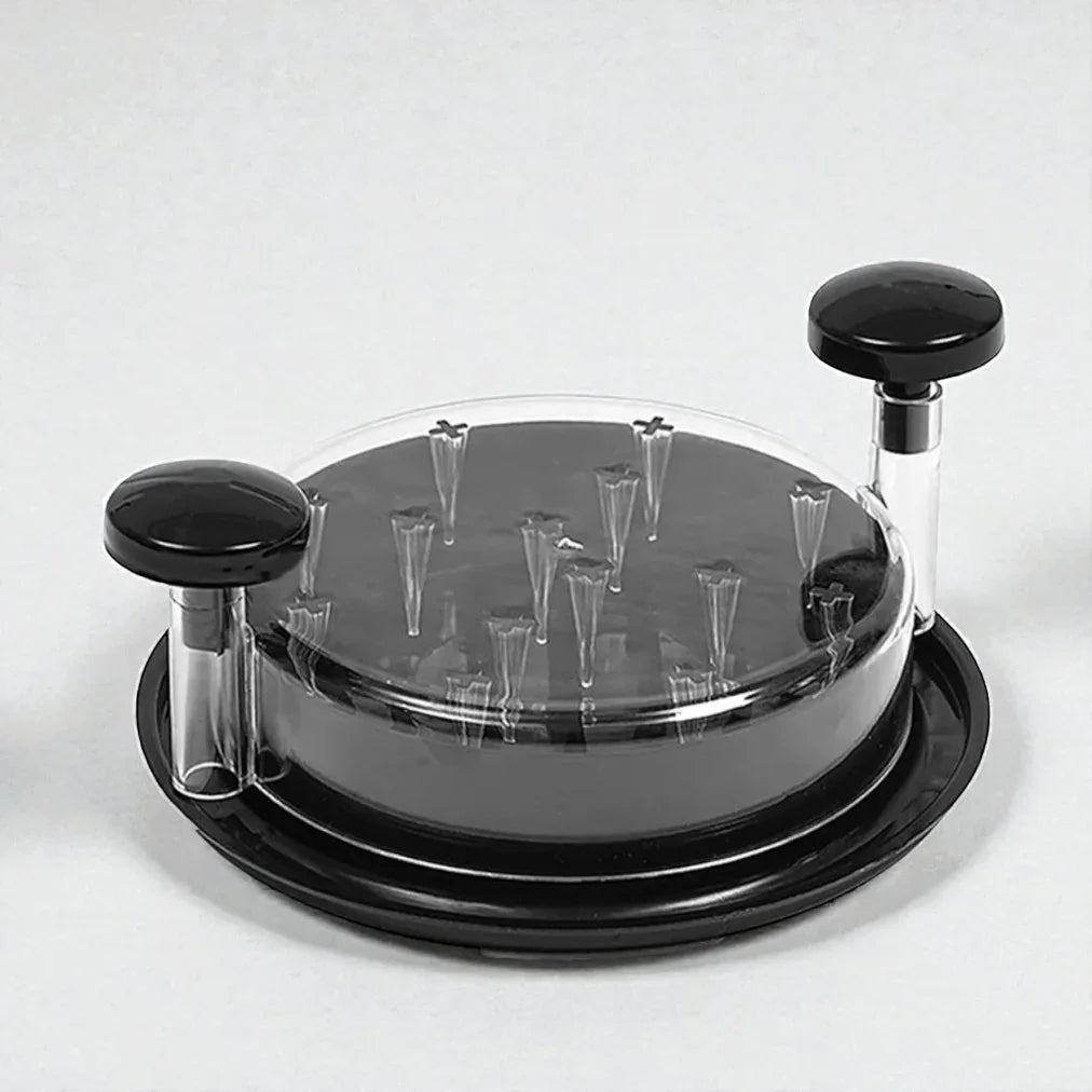 Appareil SkyGrip noir avec picots, accessoire innovant sur fond blanc