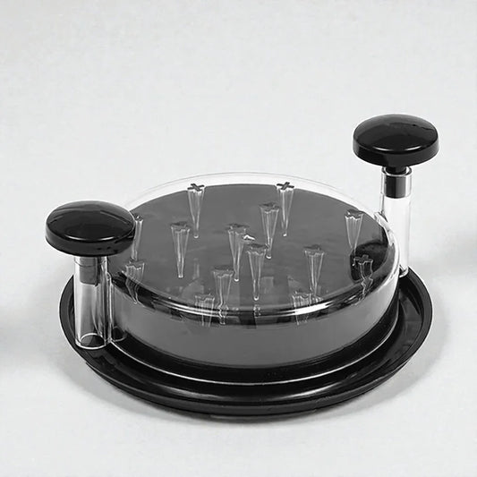 Appareil SkyGrip noir avec picots, accessoire innovant sur fond blanc