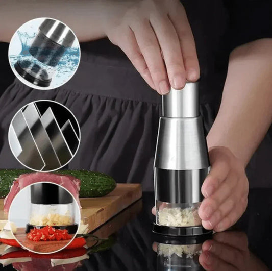 Hachoir manuel en acier inoxydable sur plan de travail, préparation cuisine SkyGrip