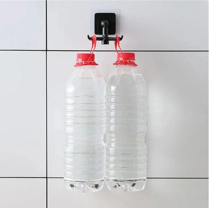 Support mural SkyGrip tenant deux bouteilles d'eau sur carrelage blanc