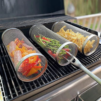 Grille barbecue SkyGrip avec paniers cylindriques grillant légumes et frites en extérieur